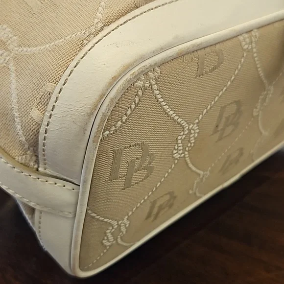 Dooney & Bourke Monogram Signature Drawstring Bucket Shoulder Bag White Leather - Picture 17 of 17